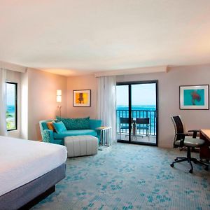 Oceanfront Jr Suite 1 King Sofa bed Corner Room